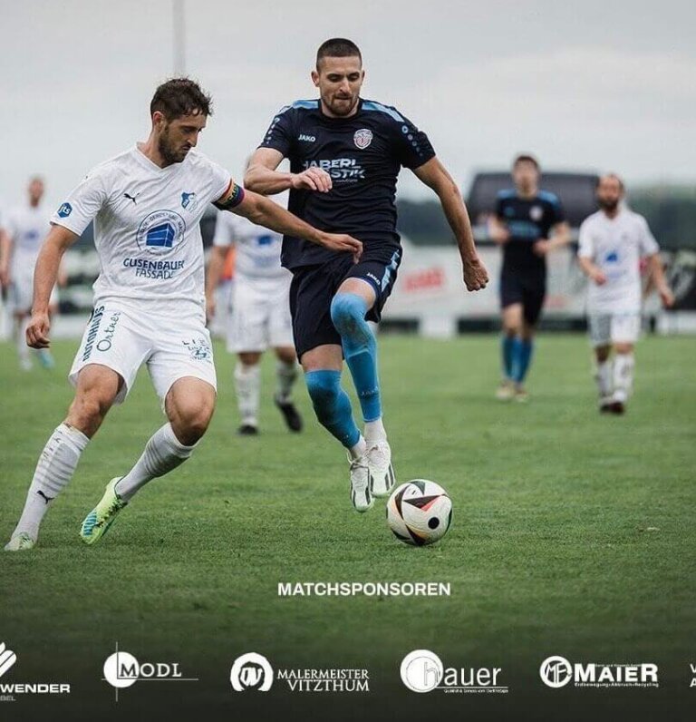 A 31 éves futballista (kékben) 2018 óta futballozott Ausztriában