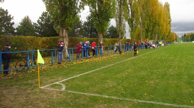 Pörge Pest megyében elsőként Budakalászon, egy Biatorbágy elleni (1–1) bajnokin grundolt, 2020. október 31-én
