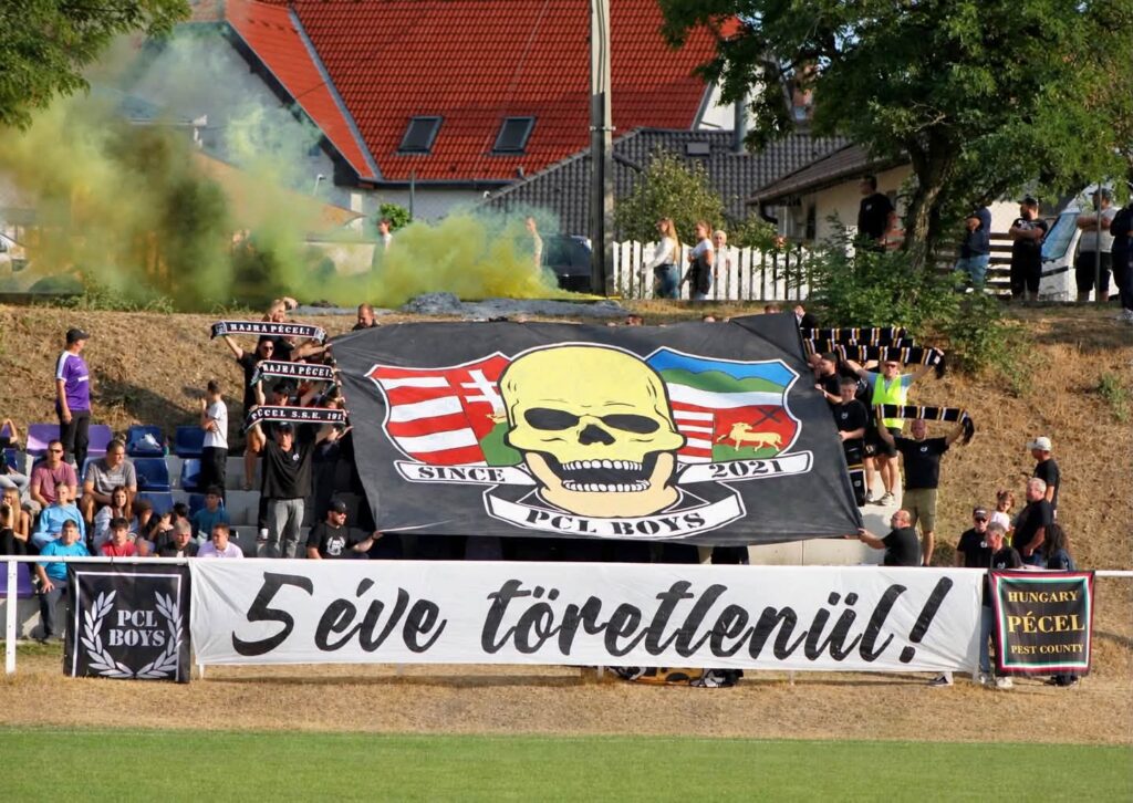 A péceli szurkolók remek hangulatot teremtettek az Isaszeg ellen (forrás: Pcl Boys - Pécel Ultras Facebook-oldal)